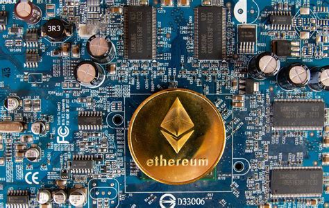 Ethereum coin on a computer mother board - Creative Commons Bilder