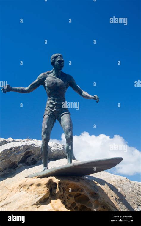 Duke kahanamoku statue australia hi-res stock photography and images - Alamy