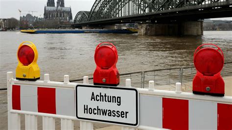 Köln: Leichtes Hochwasser im Rhein – Schutzmaßnahmen ergriffen