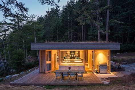 Environmentally Friendly Seaside Retreat in the Pacific Northwest ...