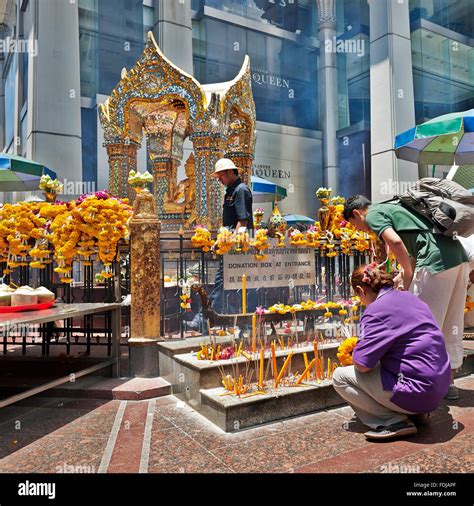 Erawan shrine bangkok hi-res stock photography and images - Alamy