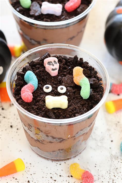 Chocolate Brownie Halloween Dirt Cups, Worms and Brownie dirt Cups