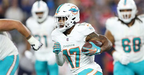 Dolphins' Jaylen Waddle Placed in Concussion Protocol After Injury vs. Patriots | News, Scores ...