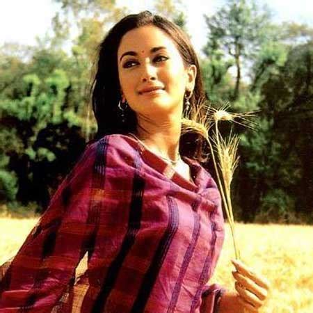 SRK’s Swades heroine Gayatri Joshi survives a horrific car accident | 123telugu.com