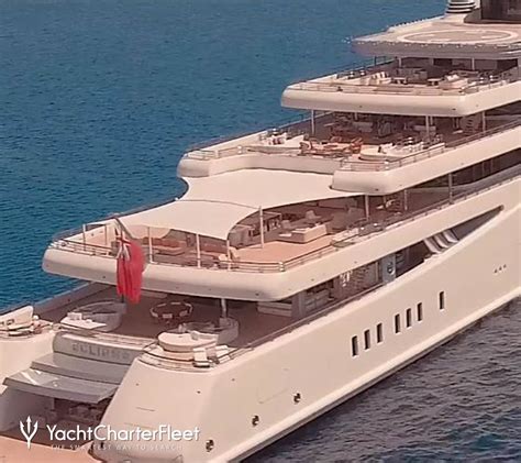 Video: World’s Largest Charter Yacht ECLIPSE Filmed By Drone | YachtCharterFleet