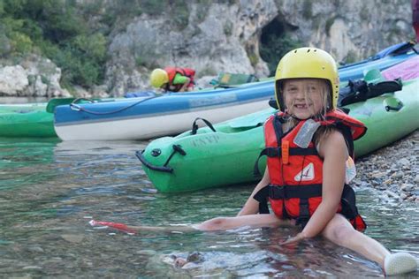 Ardèche River Kayak Tour from Vallon-Pont-d'Arc - Civitatis.com