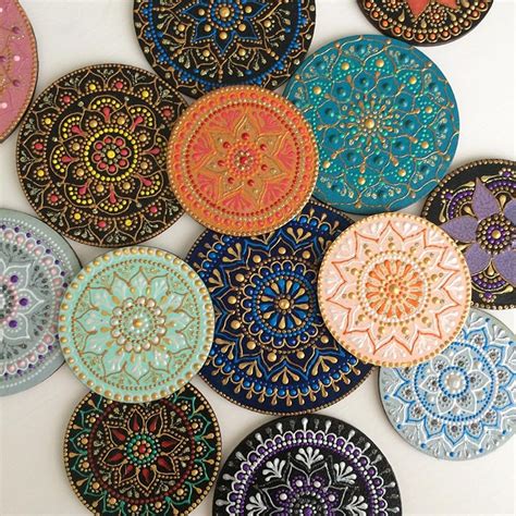 Mandala Artist Hand-Paints Mesmerizing Patterns on Ceramic Plates and ...