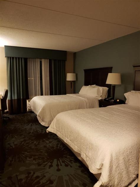 Hotel Review: Hampton Inn at Hilton Toronto ⋆ K.J. Around the World