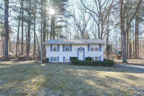 Hopkinton, MA Real Estate - Hopkinton Homes for Sale | realtor.com®