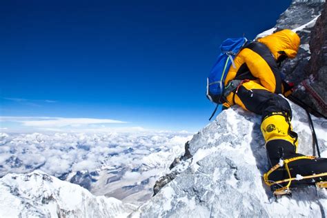 This is what summiting Everest looks like - Elia Saikaly - Adventurer ...