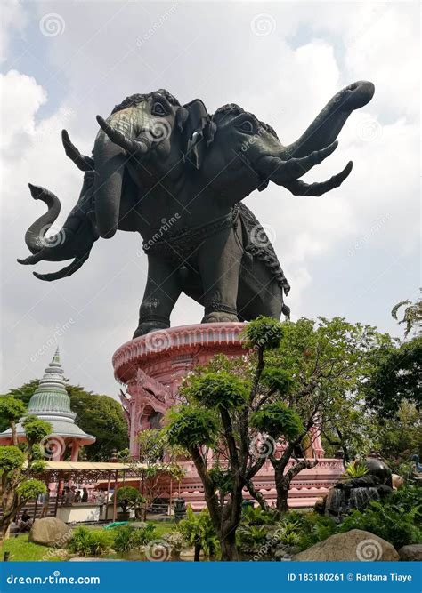 Erawan Museum, Three Heads Elephant Statue, Thailand Editorial Photo - Image of green, elephant ...