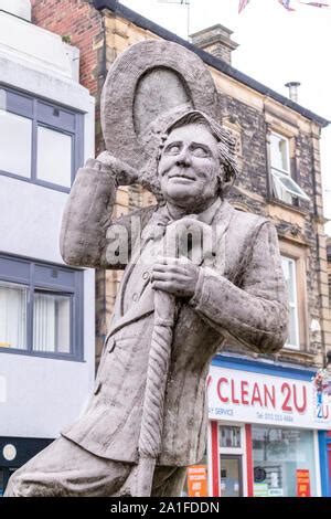 Ernie Wise statue and Morley town hall clock, Leeds Stock Photo - Alamy