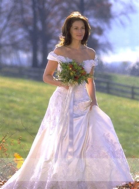 Julia Roberts in 'Runaway Bride' (1999) wearing a gown by Amsale Aberra | Movie wedding dresses ...