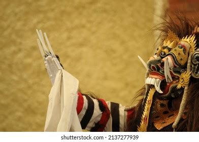 Leyak Mask Dance Performed By Male Stock Photo 2137277939 | Shutterstock