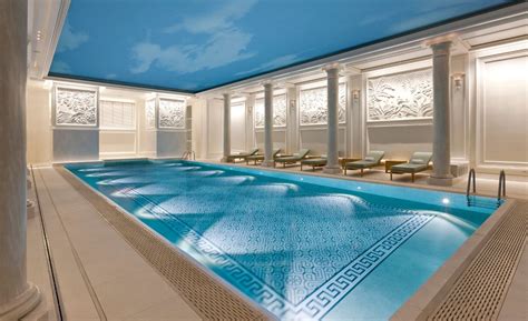 Swimming-pool at Shangri-La Hotel, Paris. | Dream pool indoor, Indoor ...