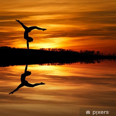 Poster silhouette of female gymnast doing a handstand in sunset - PIXERS.US