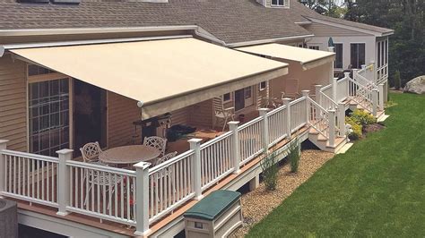 DIY Retractable Awnings Versus Professionally Installed Retractable Awnings | SummerSpace