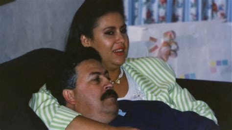 Pablo Escobar with his wife : r/narcos