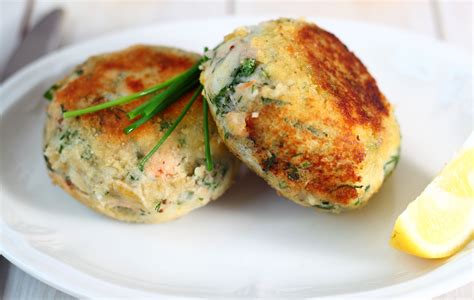 Salmon Fish Cakes | Dinner Recipes | GoodtoKnow