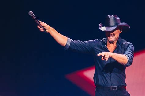 Photos: Country lovin' comes to KeyArena at packed Faith Hill & Tim McGraw concert | Seattle Refined