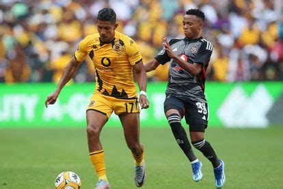 Edson Castillo takes advice from Kaizer Chiefs' legend