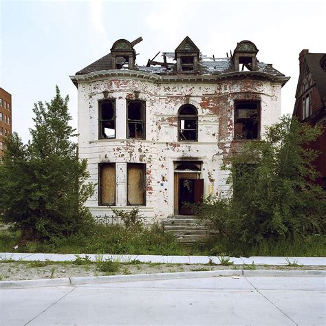 Kevin Bauman: 100 Detroit Abandoned Houses | International Photography Magazine