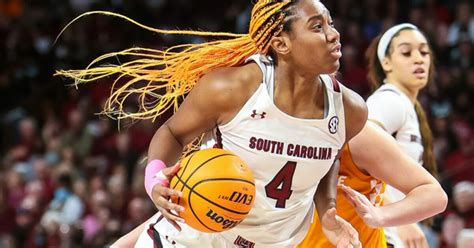 Boston ties SEC mark, No. 1 Gamecocks top Lady Vols 67-53 – University of South Carolina Athletics