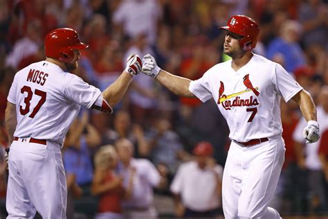 Cardinals slugger Matt Holliday leaves after hit by pitch - Sports ...