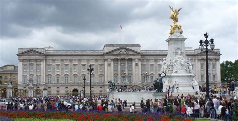 File:Buckingham Palace 2007.jpg - Wikipedia