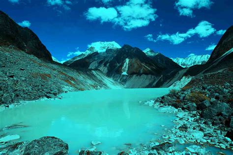 Mesmerize Yourself With The Beauty of Glacial Lakes