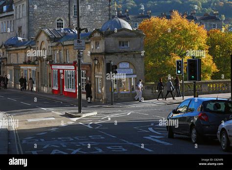 Historic shops on Pulteney Bridge in Bath (one of only 4 bridges in the ...