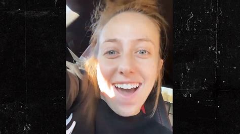 Patrick Mahomes Gifts Fiancee Brittany Matthews With New Ride, '#MomCar ...