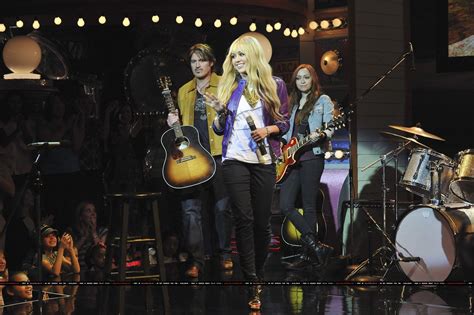 Concert in the episode 06 of Hannah Montana Forever - Hannah Montana Image (14862598) - Fanpop