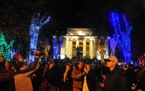 Christmas season continues with Christmas Parade, Courthouse Lighting ...