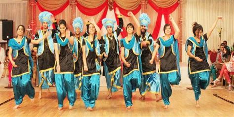 Bhangra Costumes | Outfits | Bhangra Dress with custom stitching ...