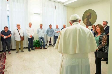 Pope welcomes prisoners to Vatican before they tour museums - The ...