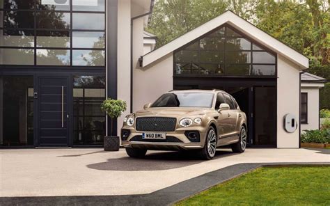 Bentley Bentayga Hybrid 2021 | SUV Drive