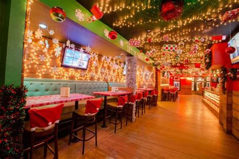 23 Holiday-Themed Pop-Up Bars Around Chicago That Will Put You In A Festive Mood