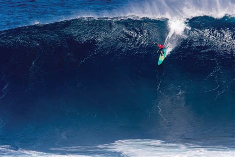 Meet the Big-Wave Female Surfers Who are Making History - Hawaii Magazine