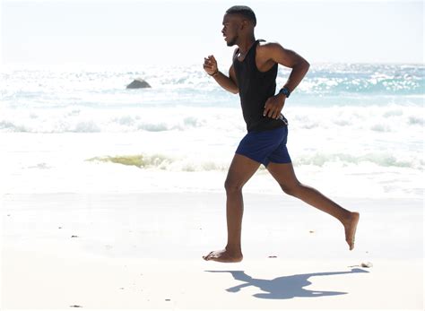 The Benefits Of Barefoot Running Will Make It Your New Favorite Cardio ...