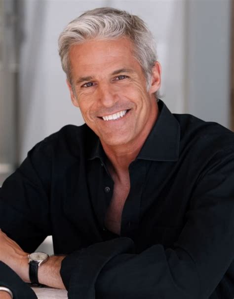 matûre | Grey hair men, Older mens hairstyles, Men with grey hair