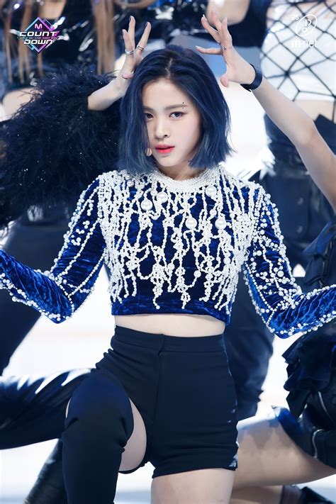 Here Are ITZY Ryujin's Top 12 Most Gorgeous Stage Outfits - Koreaboo