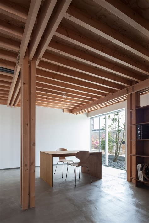 FT Architects' 4 Columns House Features A Traditional Timber Frame And Minimal Interior ...