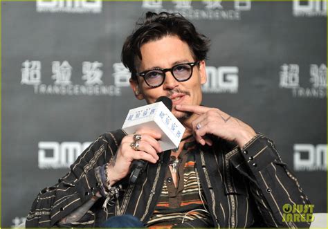 Johnny Deep Confirms Engagement, Shows Off His 'Chick Ring'!: Photo 3082198 | Johnny Depp Photos ...