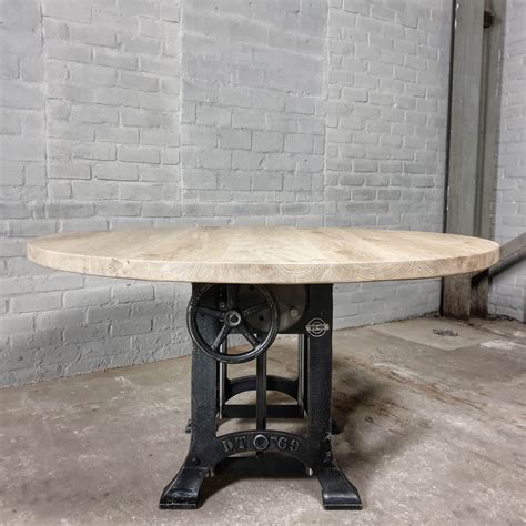 Round industrial dining table - height adjustable - DT34