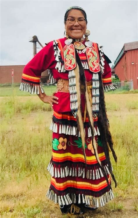 Roberta Vanwert Ojibwe/Jingle Dress Dancer | Jingle dress, Jingle dress ...