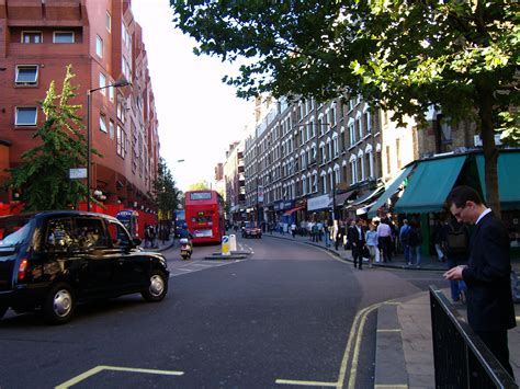 File:London Charing Cross Road.jpg - Wikipedia