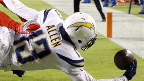 Keenan Allen suffers hip injury in Chargers' victory