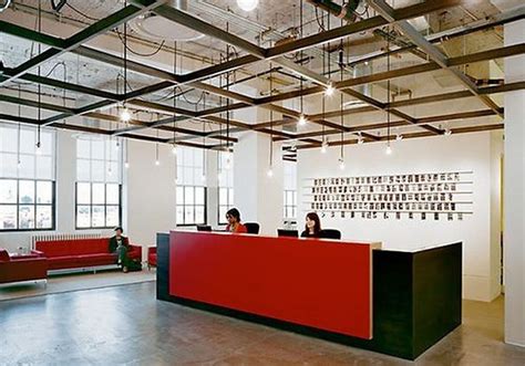 Industrial Ceiling Design / The cafe, with its stripped-out, industrial-look ceiling ...