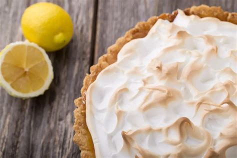 Lemon Meringue Pie With Graham Cracker Crust: Easy Recipe - Cake Decorist